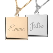 chaîne avec pendentif carré